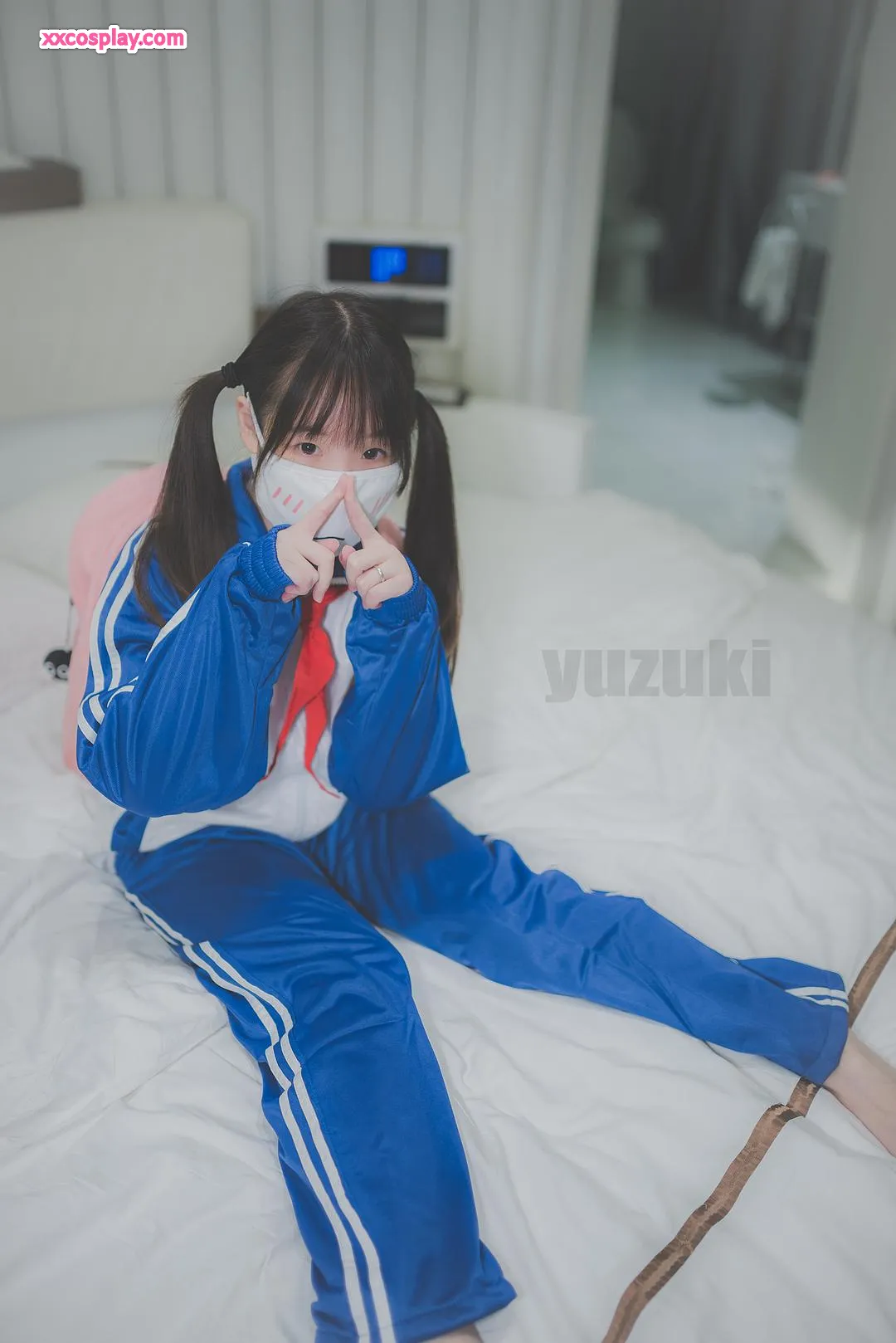 Yuzuki in Seductive School Tracksuit